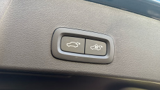 Volvo XC40 2.0 B4P Ultra Dark 5dr Auto Petrol Estate